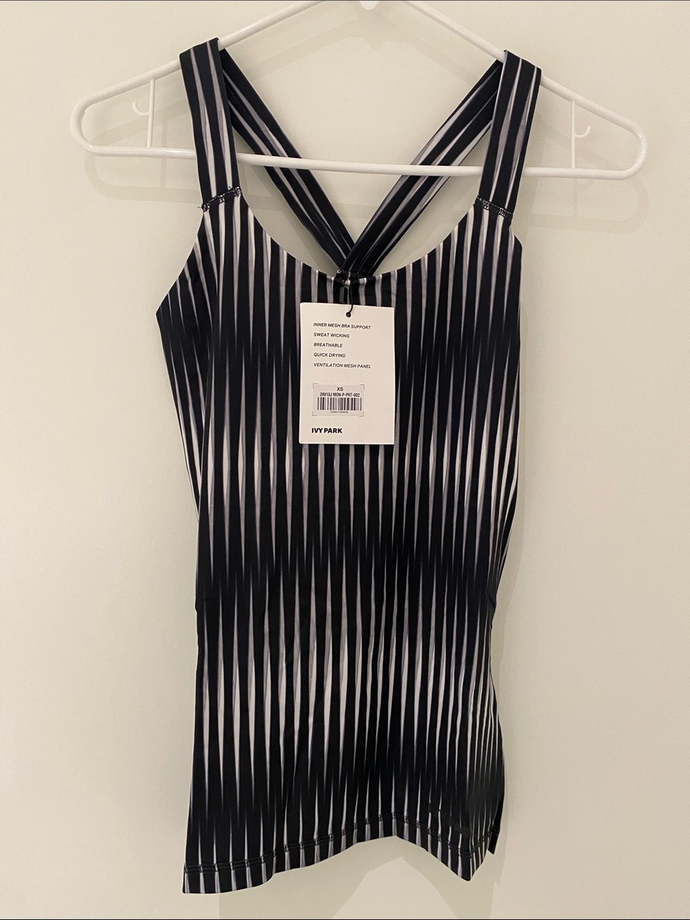 NWT Ivy Park Women’s Athletic Work Out Exercise Tank Top Black And White XS
